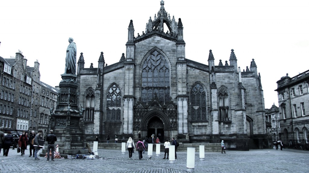 Tangible Orchestra - interactive installation at Royal mile, Edinburgh - &copy; Rebecca Gischel and Sebastian Walter