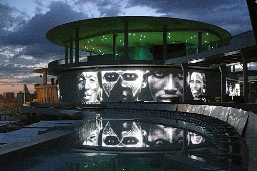 expo2008_led_fassade_gesichter-2
