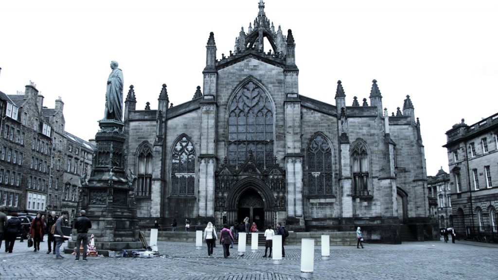 Tangible Orchestra - interactive installation at Royal mile, Edinburgh - © Rebecca Gischel and Sebastian Walter