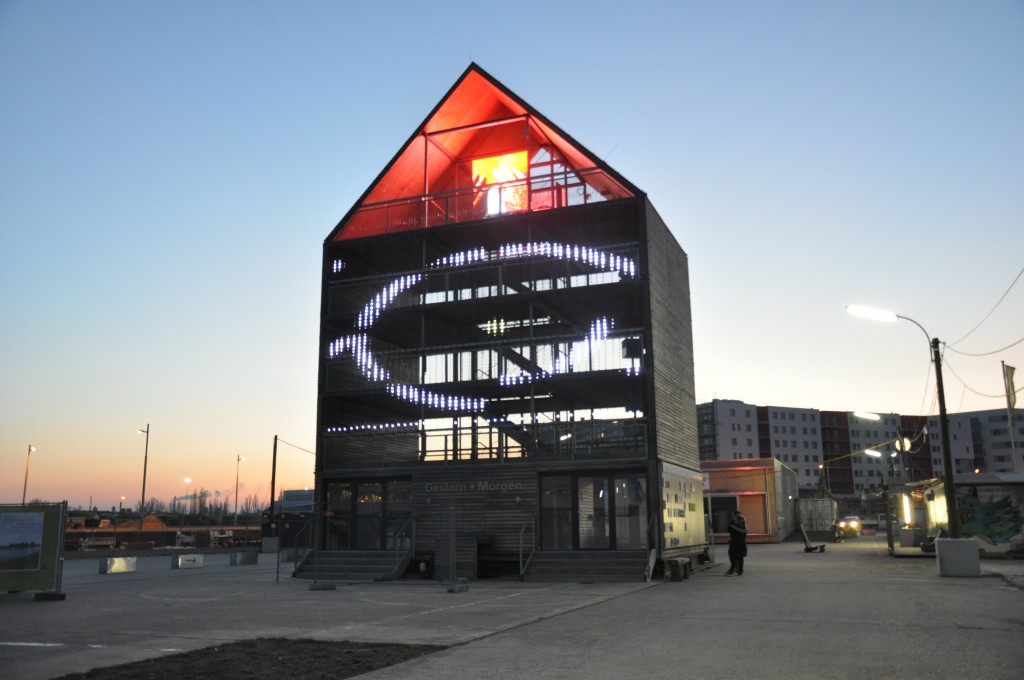 Flederhaus, Aspern Seestadt, Wien. © 2015 - Juan Carlos Carvajal B. - Media Architecture Institute.